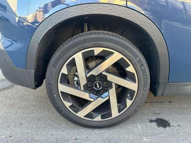 ＭＩＮＩ カントリーマンＳオール４　フェイバード・トリム　正規認定中古車　保証整備付　弊社試乗車　ナビ　ＥＴＣ　ドラレコ　バックカメラ　衝突軽減ブレーキ　アイドリングストップ　障害物ソナー　レーンキープ　アクティブクルコン　ＬＥＤライト　純正ホイール（17枚目）