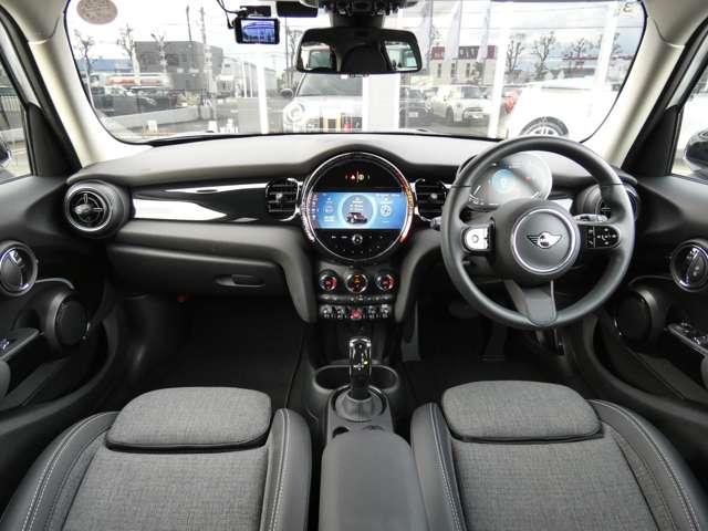 �C���p�l����́A�l�h�m�h�̐̂Ȃ���̃f�U�C���𓥏P���Ă��܂��I