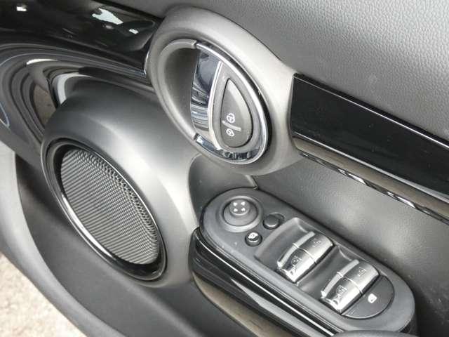 �h�A�ƃE�B���h�E�̃��b�N���\�ŁA�㕔���Ȃɂ��q�l����Ԃ��Ă����S�ł��I