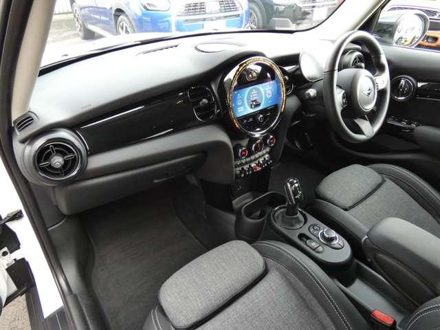 �C���p�l�ɂ��A���r�G���g���C�g����������Ă��܂��I