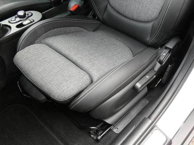 ���ʂ̑O��E�����Ɣw������̊p�x�������\�ł��I