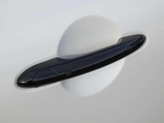 �L�[���|�P�b�g��o�b�O�ɓ���Ă����΁A�h�A�m�u�ɂ���{�^�������������Ń��b�N�^�A�����b�N���ł���X�}�[�g�L�[�I