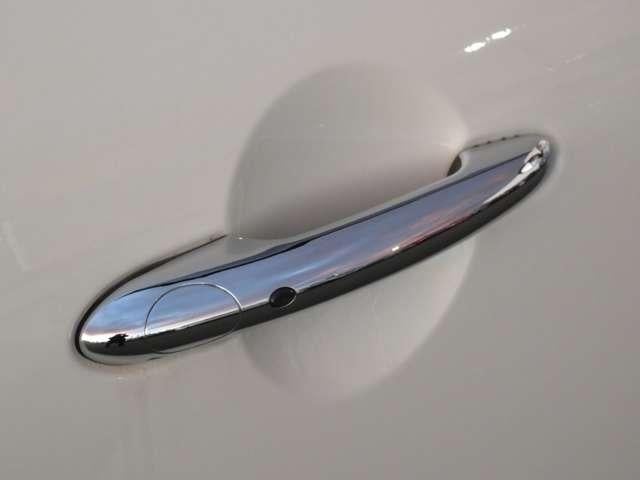 �L�[���|�P�b�g��o�b�O�ɓ���Ă����΁A�h�A�m�u�ɂ���{�^�������������Ń��b�N�^�A�����b�N���ł���X�}�[�g�L�[�I