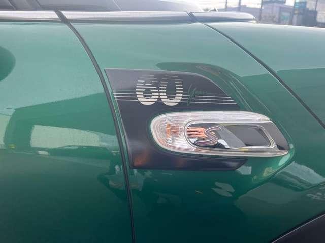 �T�C�h�ɂ͂U�O���N�L�O�Ԑ�p�f�J�[��