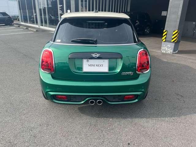 ���j�I���W���b�N�e�[�����C�g