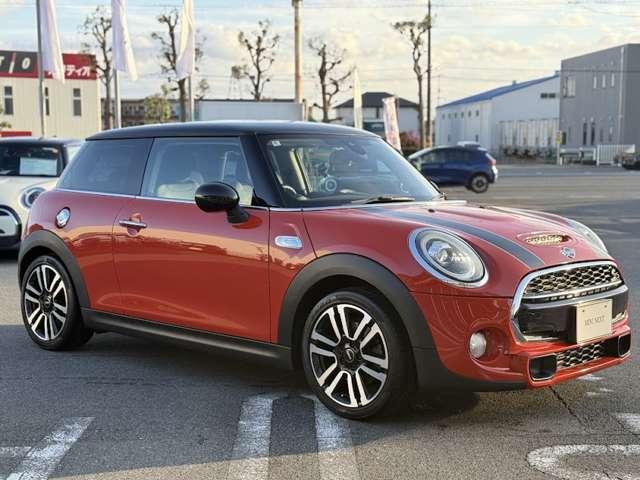 ＭＩＮＩ クーパーＳ　ナビ・ＥＴＣ・ＡＣＣ・シートヒーター・パドルシフト・ハーマンカードンスピーカー・レザーシート（7枚目）