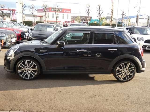 ＭＩＮＩ クーパーＳ　ミニ・ユアーズ・トリム　認定中古車・ナビ・アクティブクルーズコントロール・シートヒーター・純正ホイール・レザーシート・スマホ充電（17枚目）