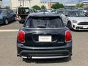 ＭＩＮＩ クーパーＤプレミアムプラスパッケージクラシックトリム　正規認定中古車　保証整備付　ＥＴＣ　ドラレコ　バックカメラ　衝突被害軽減ブレーキ　アイドリングストップ　障害物センサー　車線逸脱防止支援システム　クルーズコントロール　ＬＥＤヘッドライト（5枚目）