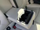 後部座席には、ドリンクホルダー付きアームレストが備わっています！