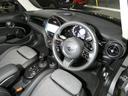 クーパーＤプレミアムプラスパッケージクラシックトリム　正規認定中古車　保証整備付　ＥＴＣ　ドラレコ　バックカメラ　衝突軽減ブレーキ　アイドリングストップ　障害物ソナー　レーンキープ　クルコン　ＬＥＤライト　純正ホイール（25枚目）