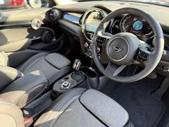 ����ѥͼ���ϡ��ͣɣΣɤ��Τʤ���Υǥ������Ƨ�����Ĥġ��߷��Υ��󥿡��ǥ����ץ쥤�ʤɤ��������졢����Ū�ʻž夬��ˡ� 3