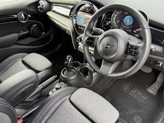 ����ѥͼ���ϡ��ͣɣΣɤ��Τʤ���Υǥ������Ƨ�����Ĥġ��߷��Υ��󥿡��ǥ����ץ쥤�ʤɤ��������졢����Ū�ʻž夬��ˡ� 3