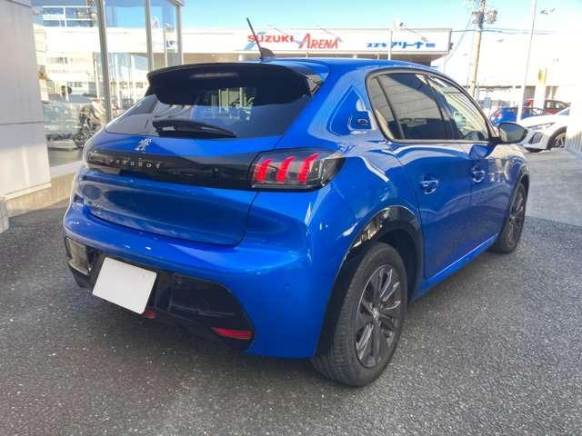 弊社では全車両の事前点検整備を行っております。またご納車前に再度点検整備を行い、全国ご自宅前までご納車致します。正規ディーラーならではのクオリティと安心をお届けしております！