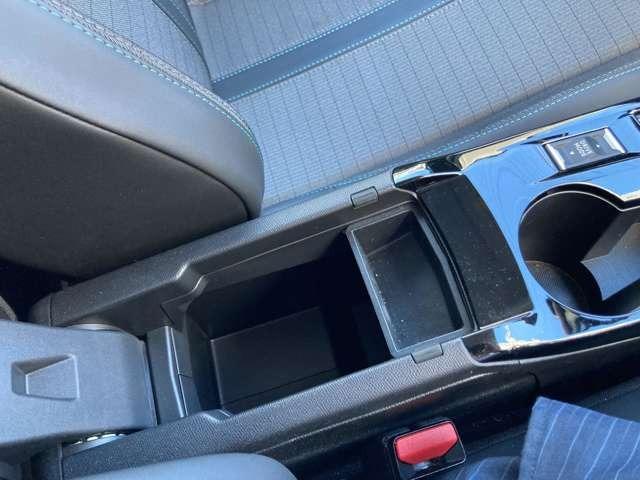 コンソールボックスにも小物が入れられます