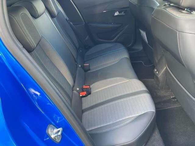 後部座席は使用感も少なく綺麗です！