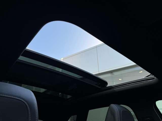 �J�����������炷�p�m���~�b�N�T�����[�t�́A�O�������J�\�B