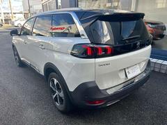 弊社では全車両の事前点検整備を行っております。またご納車前に再度点検整備を行い、全国ご自宅前までご納車致します。正規ディーラーならではのクオリティと安心をお届けしております！ 2