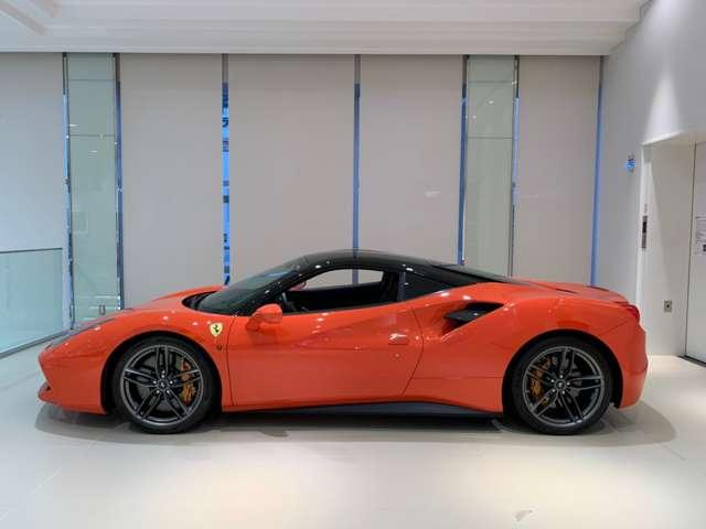 ４８８ＧＴＢ 　Ｆ１　ＤＣＴ　ＲｏｓｓｏＤｉｎｏ　ＬＥＤ付カーボン　Ｆプロテクション　２０インチ鍛造ダークペイントＡＷ　ゴールドブレーキキャリパー　スクーデリアフェラーリフェンダーエンブレム（2枚目）