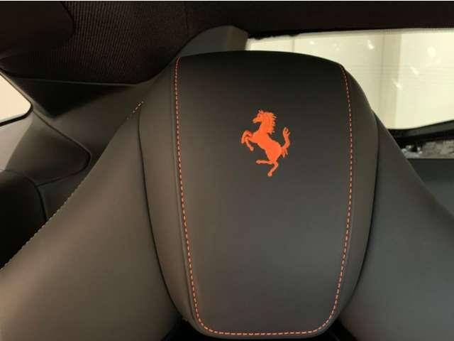 ４８８ＧＴＢ 　Ｆ１　ＤＣＴ　ＲｏｓｓｏＤｉｎｏ　ＬＥＤ付カーボン　Ｆプロテクション　２０インチ鍛造ダークペイントＡＷ　ゴールドブレーキキャリパー　スクーデリアフェラーリフェンダーエンブレム（7枚目）