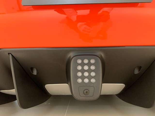 ４８８ＧＴＢ 　Ｆ１　ＤＣＴ　ＲｏｓｓｏＤｉｎｏ　ＬＥＤ付カーボン　Ｆプロテクション　２０インチ鍛造ダークペイントＡＷ　ゴールドブレーキキャリパー　スクーデリアフェラーリフェンダーエンブレム（16枚目）
