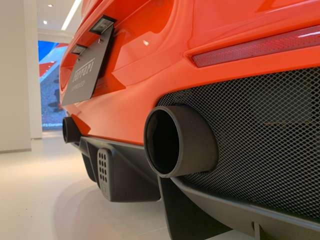 ４８８ＧＴＢ 　Ｆ１　ＤＣＴ　ＲｏｓｓｏＤｉｎｏ　ＬＥＤ付カーボン　Ｆプロテクション　２０インチ鍛造ダークペイントＡＷ　ゴールドブレーキキャリパー　スクーデリアフェラーリフェンダーエンブレム（17枚目）