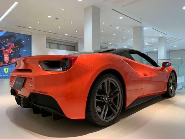 ４８８ＧＴＢ 　Ｆ１　ＤＣＴ　ＲｏｓｓｏＤｉｎｏ　ＬＥＤ付カーボン　Ｆプロテクション　２０インチ鍛造ダークペイントＡＷ　ゴールドブレーキキャリパー　スクーデリアフェラーリフェンダーエンブレム（21枚目）