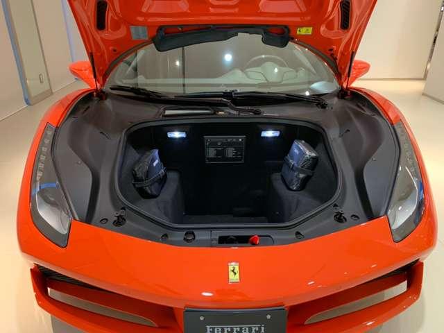 ４８８ＧＴＢ 　Ｆ１　ＤＣＴ　ＲｏｓｓｏＤｉｎｏ　ＬＥＤ付カーボン　Ｆプロテクション　２０インチ鍛造ダークペイントＡＷ　ゴールドブレーキキャリパー　スクーデリアフェラーリフェンダーエンブレム（31枚目）
