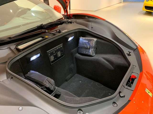 ４８８ＧＴＢ 　Ｆ１　ＤＣＴ　ＲｏｓｓｏＤｉｎｏ　ＬＥＤ付カーボン　Ｆプロテクション　２０インチ鍛造ダークペイントＡＷ　ゴールドブレーキキャリパー　スクーデリアフェラーリフェンダーエンブレム（33枚目）