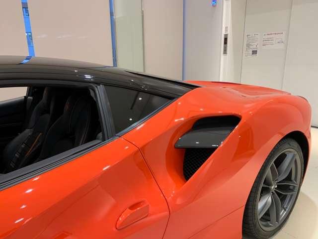 ４８８ＧＴＢ 　Ｆ１　ＤＣＴ　ＲｏｓｓｏＤｉｎｏ　ＬＥＤ付カーボン　Ｆプロテクション　２０インチ鍛造ダークペイントＡＷ　ゴールドブレーキキャリパー　スクーデリアフェラーリフェンダーエンブレム（34枚目）