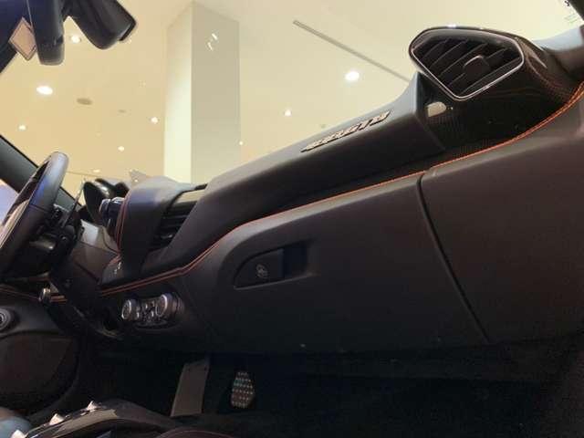 ４８８ＧＴＢ 　Ｆ１　ＤＣＴ　ＲｏｓｓｏＤｉｎｏ　ＬＥＤ付カーボン　Ｆプロテクション　２０インチ鍛造ダークペイントＡＷ　ゴールドブレーキキャリパー　スクーデリアフェラーリフェンダーエンブレム（46枚目）