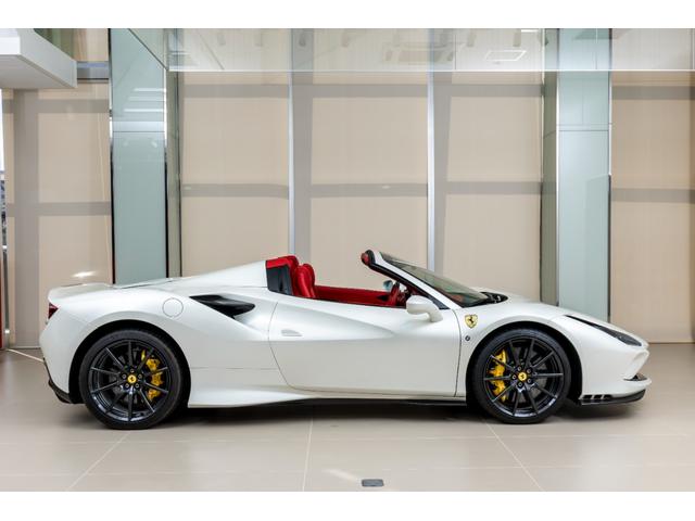 F8スパイダー 認定中古車保証 SpecialColor BiancoItalia 左ハンドル カーボンファイバー(ホイール・フロントスポイラー・アンダードアトリム・サイドスポイラーサイドエアインテークススプリッタ)(8枚目)