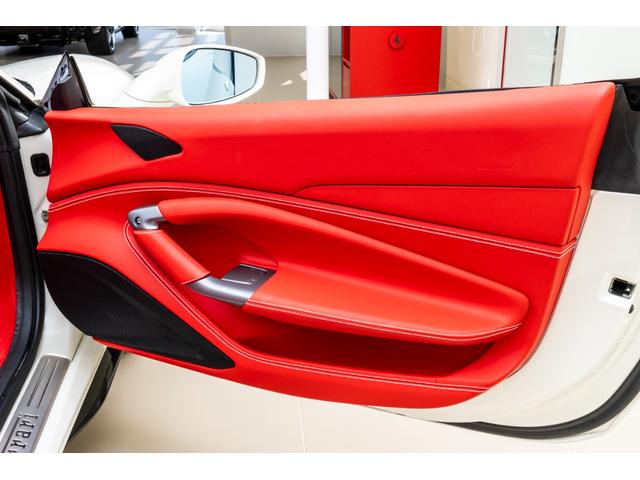 F8スパイダー 認定中古車保証 SpecialColor BiancoItalia 左ハンドル カーボンファイバー(ホイール・フロントスポイラー・アンダードアトリム・サイドスポイラーサイドエアインテークススプリッタ)(32枚目)