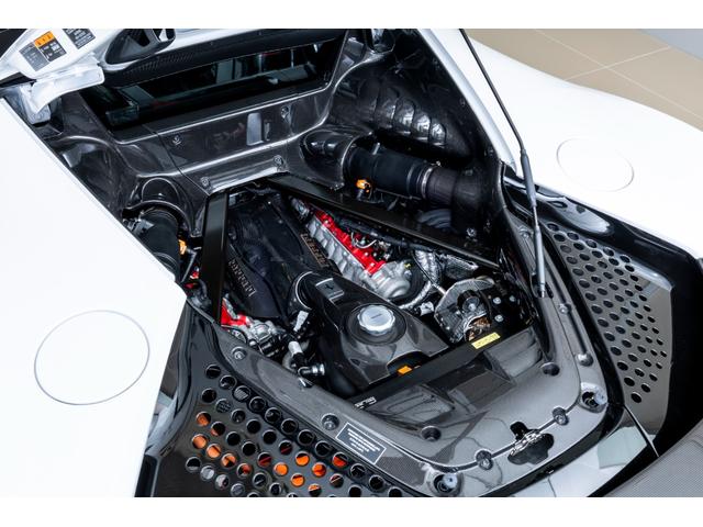 ＳＦ９０ストラダーレ アセットフィオラノ　ＥｘｔｅｎｄｅｄＷａｒｒａｎｔｙ付帯済み　Ｂｉａｎｃｏ　Ｃｅｒｖｉｎｏ　ＡｓｅｔｔｏＦｉｏｒａｎｏパッケージ　左ハンドル　ツートンカラーボディ　ＬＥＤ付きカーボンステアリングホイール（3枚目）