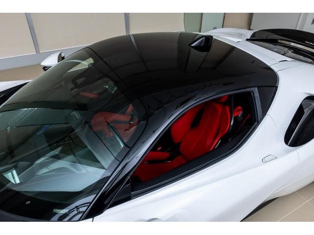 ＳＦ９０ストラダーレ アセットフィオラノ　ＥｘｔｅｎｄｅｄＷａｒｒａｎｔｙ付帯済み　Ｂｉａｎｃｏ　Ｃｅｒｖｉｎｏ　ＡｓｅｔｔｏＦｉｏｒａｎｏパッケージ　左ハンドル　ツートンカラーボディ　ＬＥＤ付きカーボンステアリングホイール（12枚目）