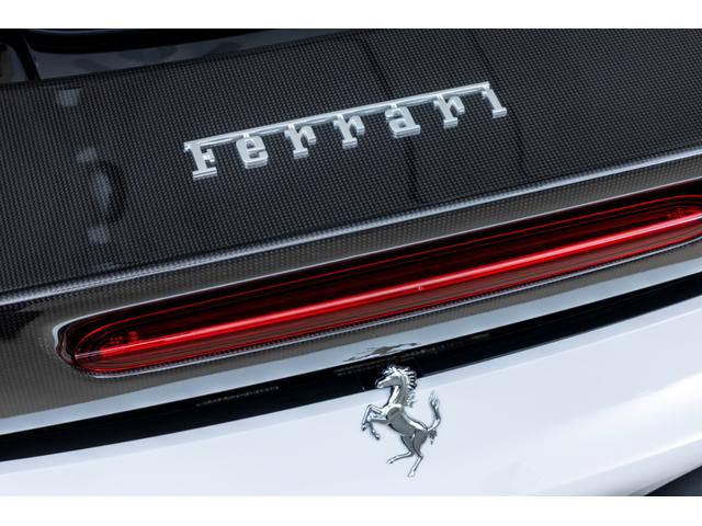 ＳＦ９０ストラダーレ アセットフィオラノ　ＥｘｔｅｎｄｅｄＷａｒｒａｎｔｙ付帯済み　Ｂｉａｎｃｏ　Ｃｅｒｖｉｎｏ　ＡｓｅｔｔｏＦｉｏｒａｎｏパッケージ　左ハンドル　ツートンカラーボディ　ＬＥＤ付きカーボンステアリングホイール（18枚目）