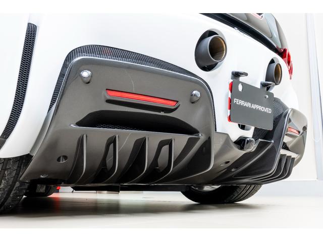 ＳＦ９０ストラダーレ アセットフィオラノ　ＥｘｔｅｎｄｅｄＷａｒｒａｎｔｙ付帯済み　Ｂｉａｎｃｏ　Ｃｅｒｖｉｎｏ　ＡｓｅｔｔｏＦｉｏｒａｎｏパッケージ　左ハンドル　ツートンカラーボディ　ＬＥＤ付きカーボンステアリングホイール（19枚目）