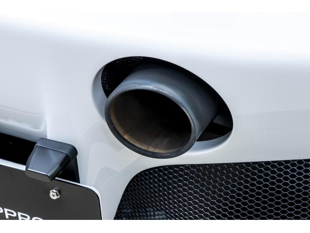 ＳＦ９０ストラダーレ アセットフィオラノ　ＥｘｔｅｎｄｅｄＷａｒｒａｎｔｙ付帯済み　Ｂｉａｎｃｏ　Ｃｅｒｖｉｎｏ　ＡｓｅｔｔｏＦｉｏｒａｎｏパッケージ　左ハンドル　ツートンカラーボディ　ＬＥＤ付きカーボンステアリングホイール（21枚目）