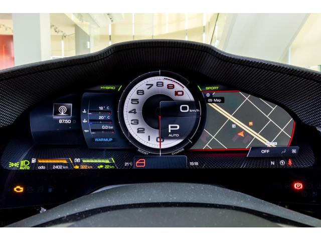 ＳＦ９０ストラダーレ アセットフィオラノ　ＥｘｔｅｎｄｅｄＷａｒｒａｎｔｙ付帯済み　Ｂｉａｎｃｏ　Ｃｅｒｖｉｎｏ　ＡｓｅｔｔｏＦｉｏｒａｎｏパッケージ　左ハンドル　ツートンカラーボディ　ＬＥＤ付きカーボンステアリングホイール（28枚目）