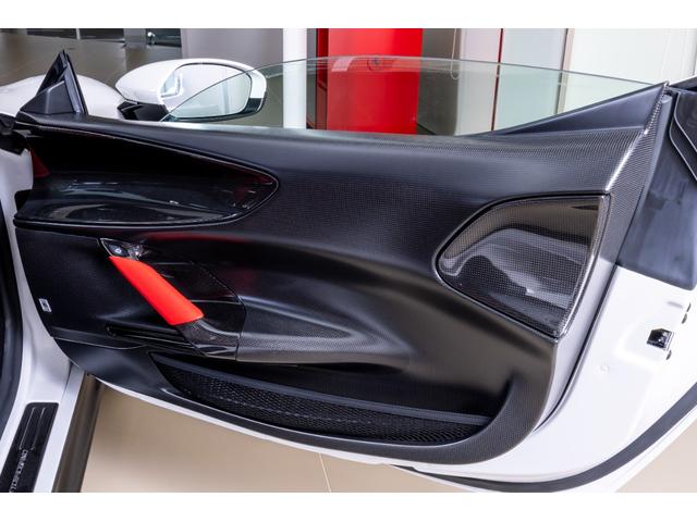 ＳＦ９０ストラダーレ アセットフィオラノ　ＥｘｔｅｎｄｅｄＷａｒｒａｎｔｙ付帯済み　Ｂｉａｎｃｏ　Ｃｅｒｖｉｎｏ　ＡｓｅｔｔｏＦｉｏｒａｎｏパッケージ　左ハンドル　ツートンカラーボディ　ＬＥＤ付きカーボンステアリングホイール（35枚目）