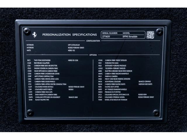 ＳＦ９０ストラダーレ アセットフィオラノ　ＥｘｔｅｎｄｅｄＷａｒｒａｎｔｙ付帯済み　Ｂｉａｎｃｏ　Ｃｅｒｖｉｎｏ　ＡｓｅｔｔｏＦｉｏｒａｎｏパッケージ　左ハンドル　ツートンカラーボディ　ＬＥＤ付きカーボンステアリングホイール（40枚目）
