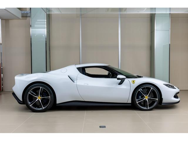 ２９６ＧＴＢ 　新車保証継承　Ｂｉａｎｃｏ　Ｃｅｒｖｉｎｏ　左ハンドル　アルカンターラインナーディティール　サスペンションリフター　ＬＥＤ付きカーボンステアリングホイール　デイトナカーボンファイバーレーシングシート（6枚目）