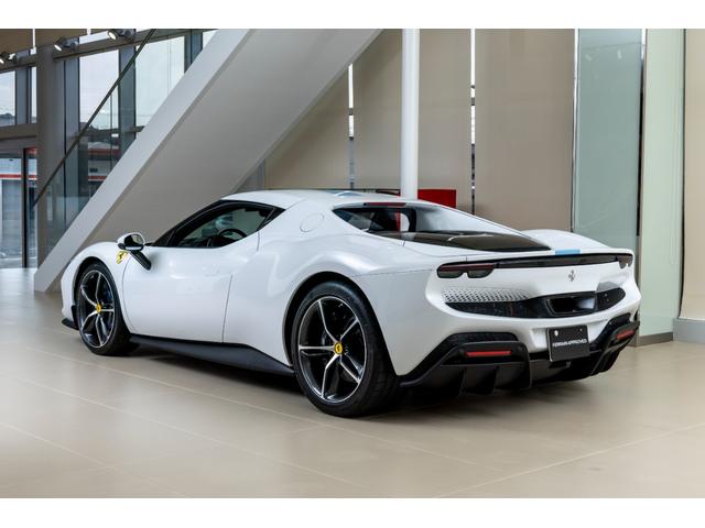 ２９６ＧＴＢ 　新車保証継承　Ｂｉａｎｃｏ　Ｃｅｒｖｉｎｏ　左ハンドル　アルカンターラインナーディティール　サスペンションリフター　ＬＥＤ付きカーボンステアリングホイール　デイトナカーボンファイバーレーシングシート（9枚目）