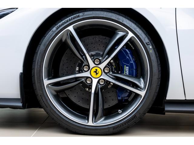 ２９６ＧＴＢ 　新車保証継承　Ｂｉａｎｃｏ　Ｃｅｒｖｉｎｏ　左ハンドル　アルカンターラインナーディティール　サスペンションリフター　ＬＥＤ付きカーボンステアリングホイール　デイトナカーボンファイバーレーシングシート（13枚目）