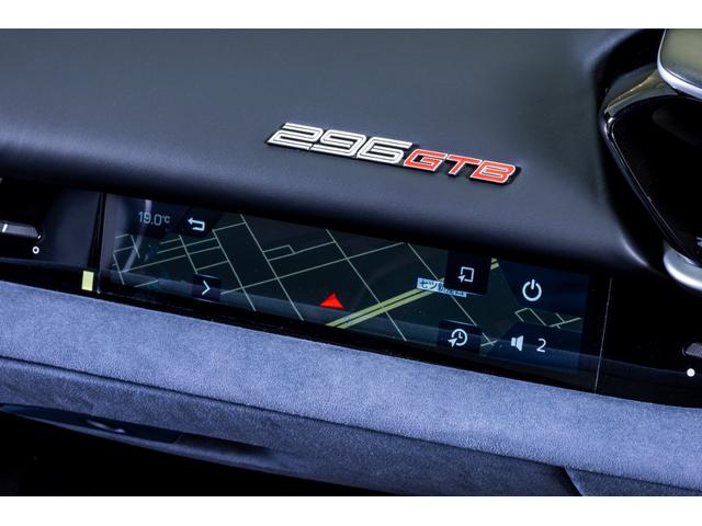 ２９６ＧＴＢ 　新車保証継承　Ｂｉａｎｃｏ　Ｃｅｒｖｉｎｏ　左ハンドル　アルカンターラインナーディティール　サスペンションリフター　ＬＥＤ付きカーボンステアリングホイール　デイトナカーボンファイバーレーシングシート（24枚目）