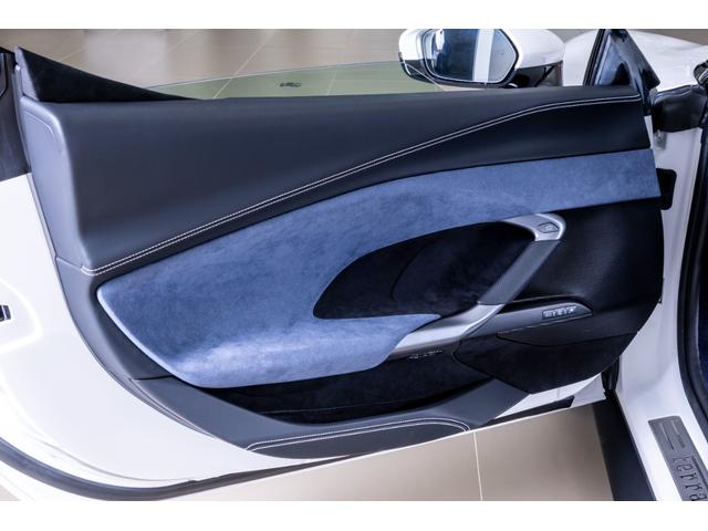 ２９６ＧＴＢ 　新車保証継承　Ｂｉａｎｃｏ　Ｃｅｒｖｉｎｏ　左ハンドル　アルカンターラインナーディティール　サスペンションリフター　ＬＥＤ付きカーボンステアリングホイール　デイトナカーボンファイバーレーシングシート（26枚目）