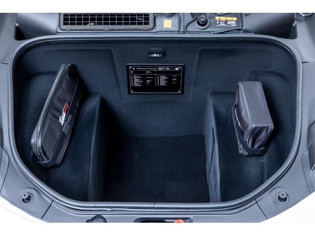 ２９６ＧＴＢ 　新車保証継承　Ｂｉａｎｃｏ　Ｃｅｒｖｉｎｏ　左ハンドル　アルカンターラインナーディティール　サスペンションリフター　ＬＥＤ付きカーボンステアリングホイール　デイトナカーボンファイバーレーシングシート（31枚目）