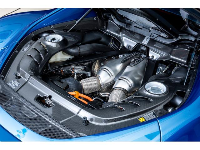 296GTB ベースグレード 新車保証継承 Blu Abu Dhabi 右ハンドル車 カーボンファーバーアッパートンネル・サスペンションリフター・LED付きカーボンファイバーステアリングホイール・カーボンファイバーレーシングシート(3枚目)