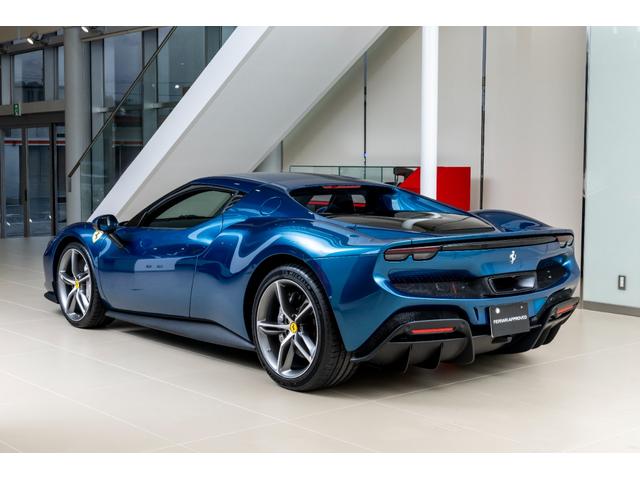 296GTB ベースグレード 新車保証継承 Blu Abu Dhabi 右ハンドル車 カーボンファーバーアッパートンネル・サスペンションリフター・LED付きカーボンファイバーステアリングホイール・カーボンファイバーレーシングシート(9枚目)