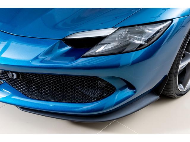 296GTB ベースグレード 新車保証継承 Blu Abu Dhabi 右ハンドル車 カーボンファーバーアッパートンネル・サスペンションリフター・LED付きカーボンファイバーステアリングホイール・カーボンファイバーレーシングシート(11枚目)