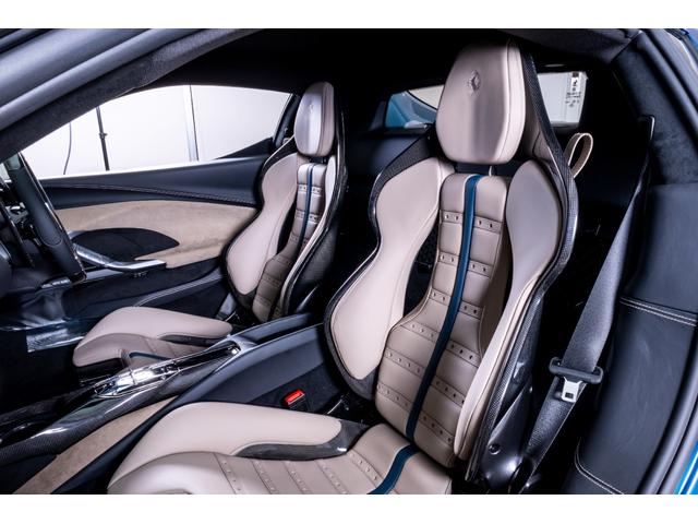 296GTB ベースグレード 新車保証継承 Blu Abu Dhabi 右ハンドル車 カーボンファーバーアッパートンネル・サスペンションリフター・LED付きカーボンファイバーステアリングホイール・カーボンファイバーレーシングシート(25枚目)